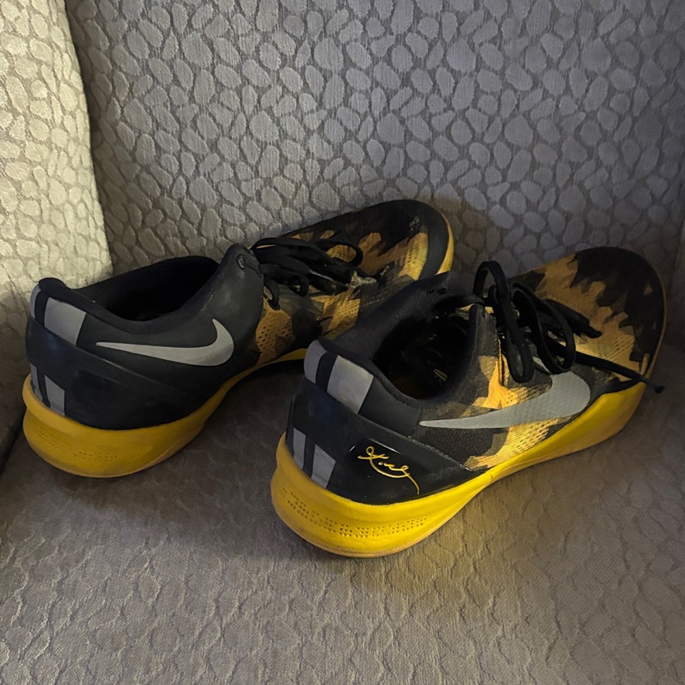Nike Kobe 8 - image 4